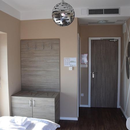 Daka Prenocisce Motel Velika Vas pri Krskem Ruang foto