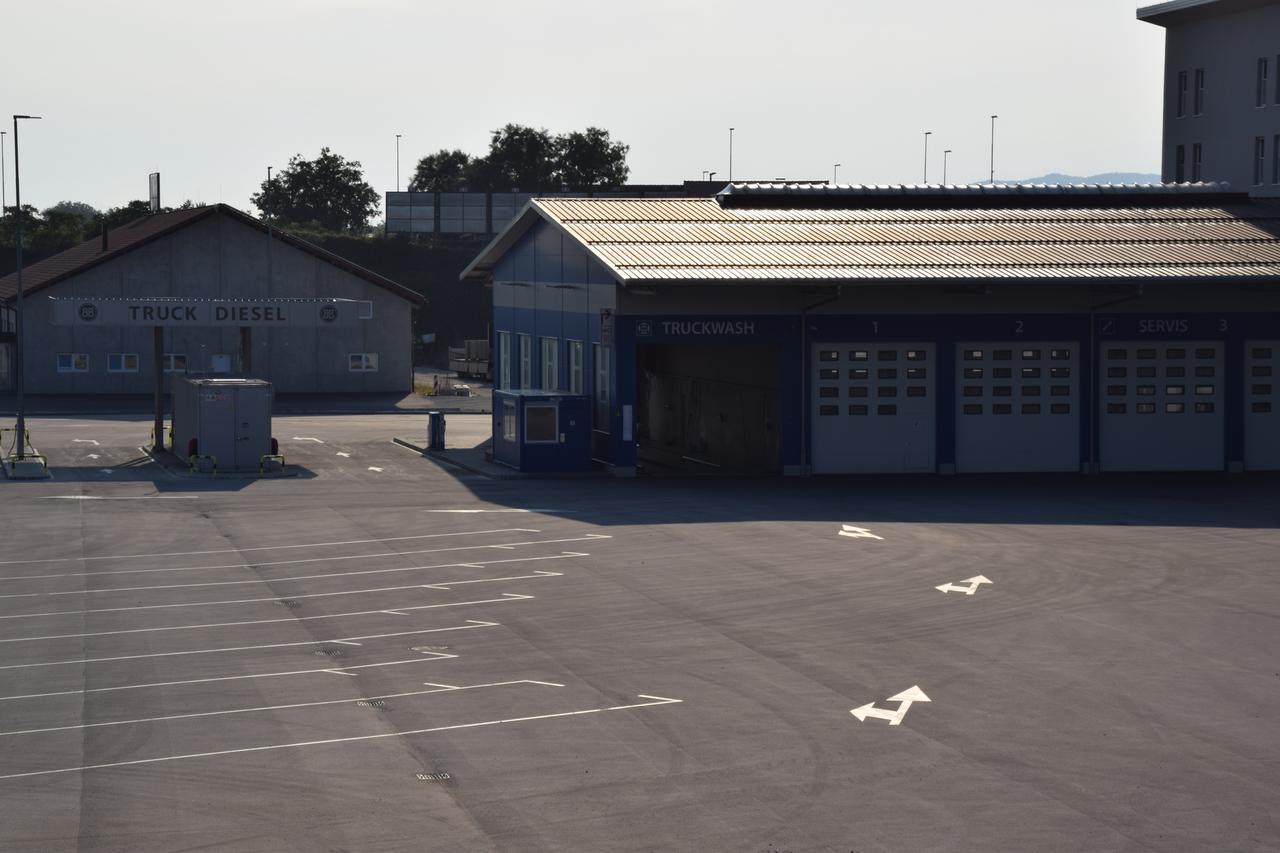 Daka Prenocisce Motel Velika Vas pri Krskem Bagian luar foto