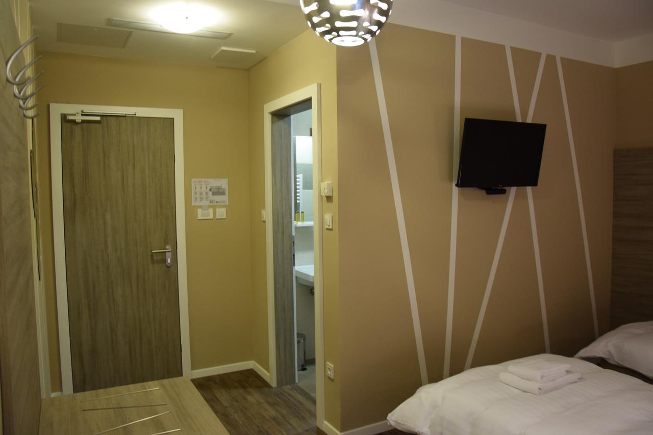 Daka Prenocisce Motel Velika Vas pri Krskem Bagian luar foto
