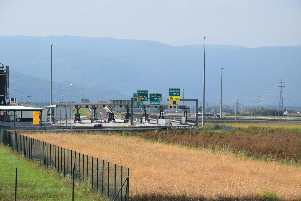 Daka Prenocisce Motel Velika Vas pri Krskem Bagian luar foto
